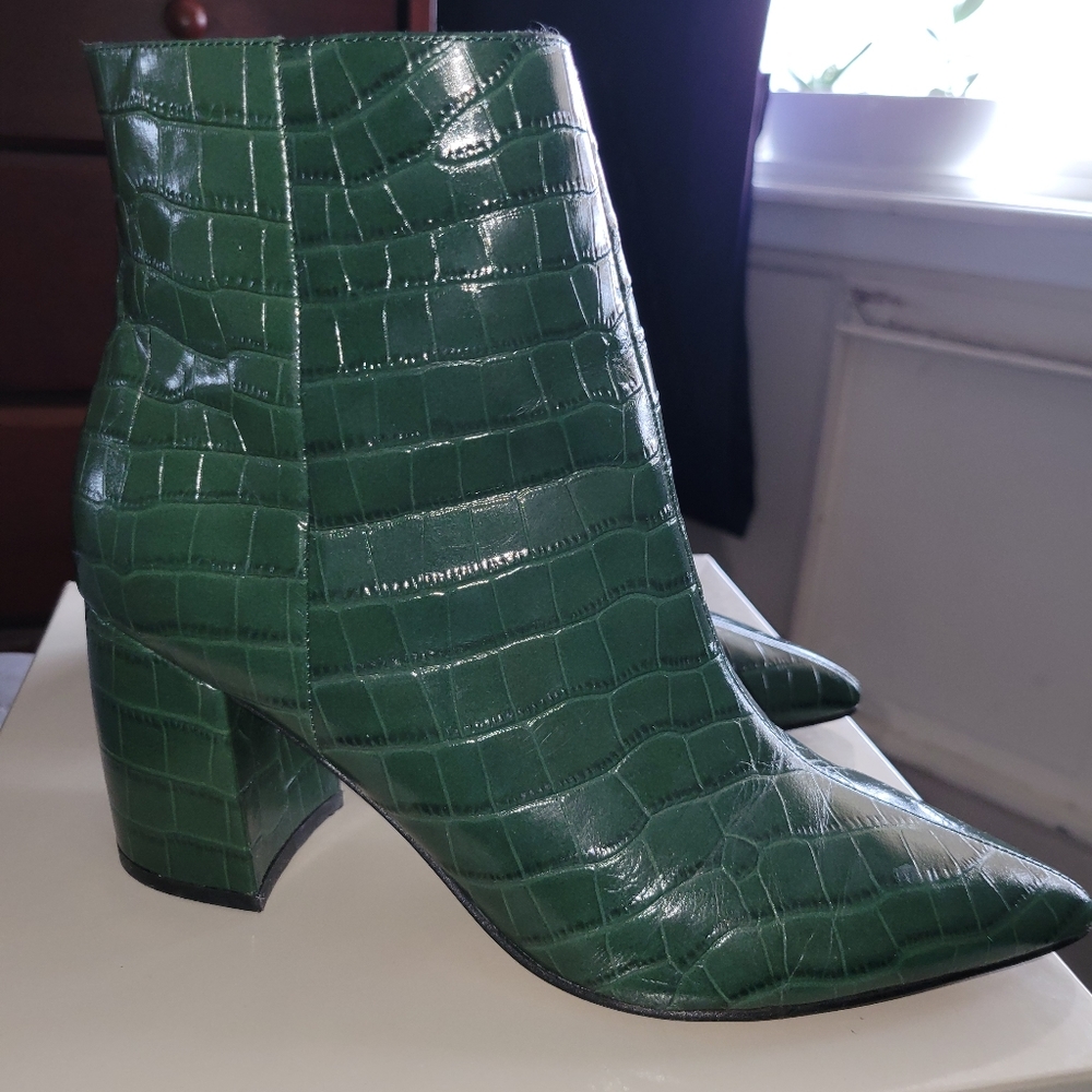 Marc Fisher Green Crocodie boots size 8.5